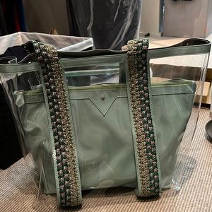 Never been used! Kelly Wynne beach bag with pouch insert. Tags still on